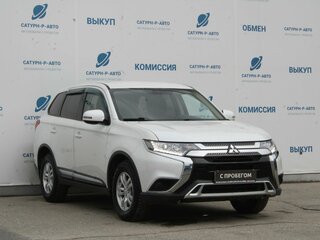2019 Mitsubishi Outlander III Рестайлинг 3, белый, 2150000 рублей, вид 3