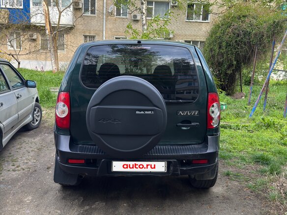 2011 Chevrolet Niva I Рестайлинг, зелёный, 430000 рублей - вид 1