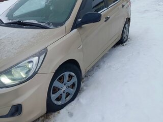 2014 Hyundai Solaris I, бежевый, 680000 рублей, вид 4