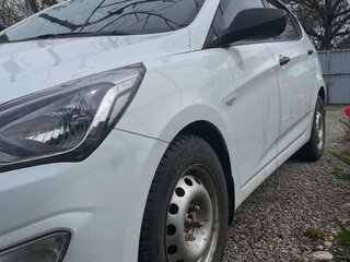 2015 Hyundai Solaris I Рестайлинг, белый, 1050000 рублей, вид 5