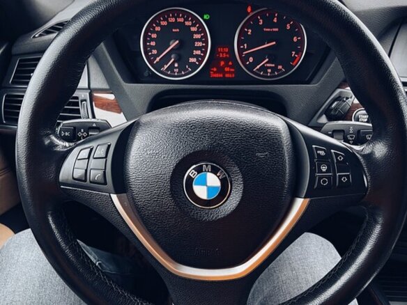 2010 BMW X5 30i II (E70), красный, 1750000 рублей - вид 13