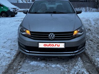 2017 Volkswagen Polo V Рестайлинг, серебристый, 930000 рублей, вид 1