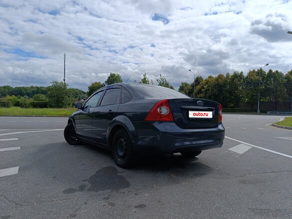 2011 Ford Focus II Рестайлинг, серый, 710000 рублей - вид 4