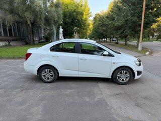 2013 Chevrolet Aveo II, белый, 860000 рублей, вид 4