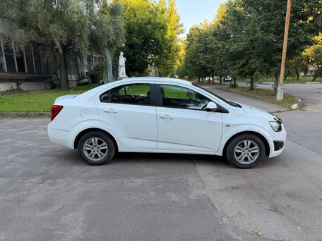 2013 Chevrolet Aveo II, белый, 860000 рублей, вид 4