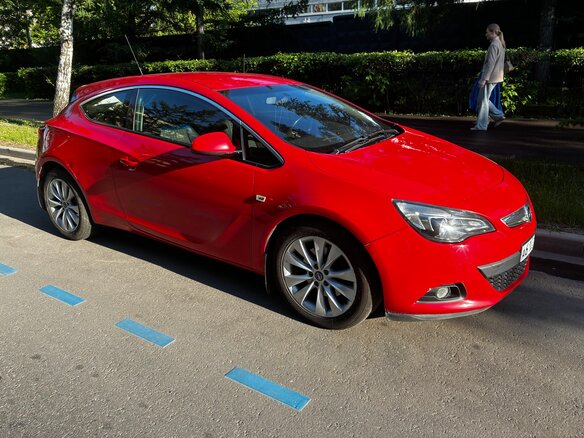 2014 Opel Astra GTC J Рестайлинг, красный, 990000 рублей - вид 2