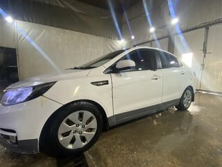 2016 Kia Rio III Рестайлинг, белый, 500000 рублей, вид 4