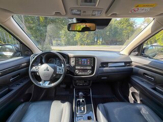 2017 Mitsubishi Outlander III Рестайлинг 2, серый, 3150000 рублей, вид 4