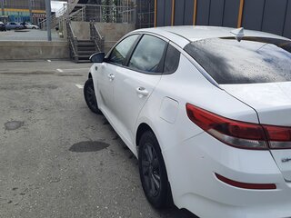 2019 Kia Optima IV Рестайлинг, белый, 1100000 рублей, вид 5
