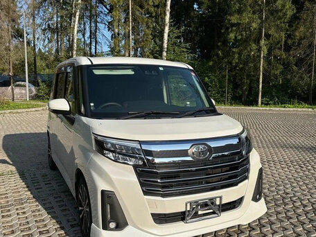 2021 Toyota Roomy I Рестайлинг, белый, 1070000 рублей, вид 1