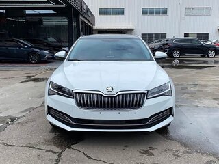 2022 Skoda Superb III Рестайлинг, белый, 2070000 рублей, вид 2