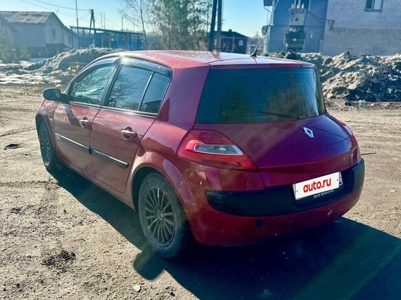 2006 Renault Megane II Рестайлинг, красный, 230000 рублей - вид 2