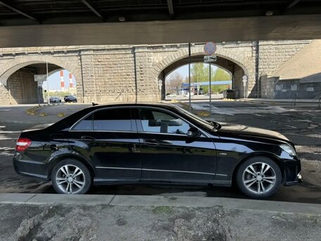 2010 Mercedes-Benz E-Класс 220 5G-Tronic IV (W212, S212, C207), чёрный, 1025000 рублей, вид 3