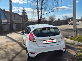 2016 Ford Fiesta Mk6 Рестайлинг, белый, 950000 рублей, вид 3