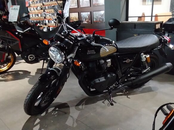 2026 Royal Enfield Interceptor, чёрный, 703000 рублей - вид 2