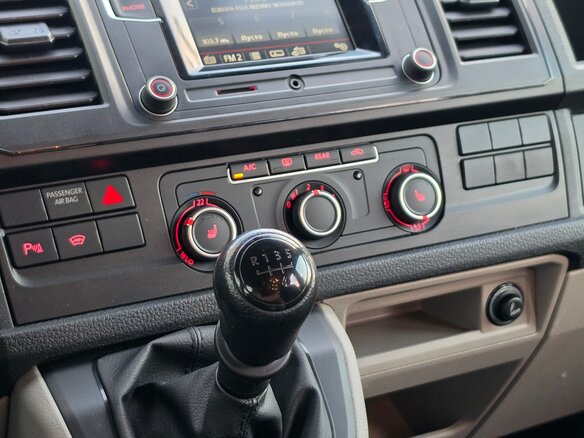 2015 Volkswagen Caravelle T6, коричневый - вид 16