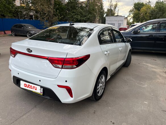 2020 Kia Rio IV, белый, 1000000 рублей - вид 6