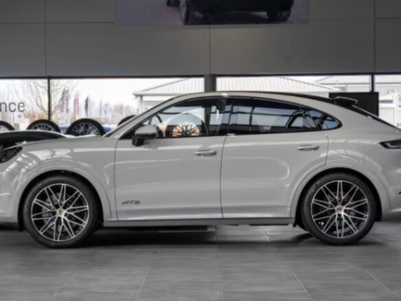 2026 Porsche Cayenne GTS Coupé III Рестайлинг, серый - вид 1