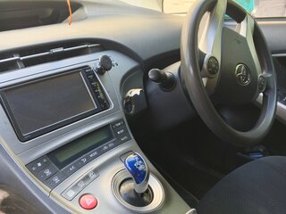 2015 Toyota Prius III Рестайлинг (XW30), серебристый, 950000 рублей, вид 4