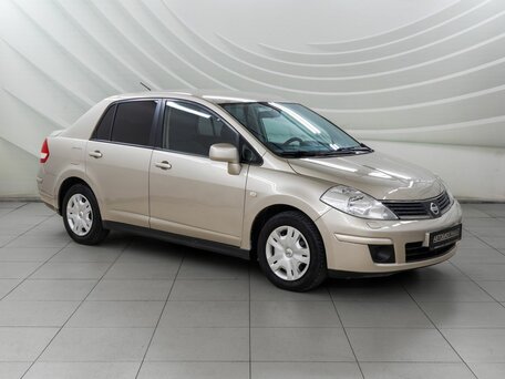 Nissan Tiida I