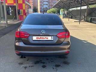 2013 Volkswagen Jetta VI, коричневый, 850000 рублей, вид 2