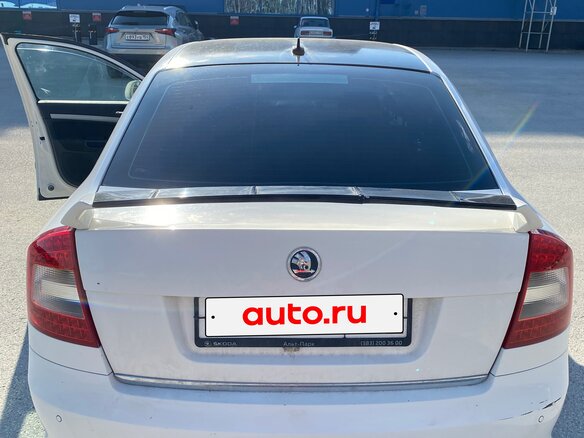 2012 Skoda Octavia II (A5) Рестайлинг, белый, 650000 рублей - вид 2