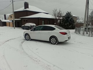 2014 Opel Astra J Рестайлинг, белый, 820000 рублей, вид 5