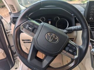 2021 Toyota Land Cruiser 300 Series, белый, 8800000 рублей, вид 5