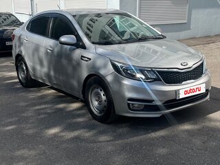 2016 Kia Rio III Рестайлинг, серебристый, 900000 рублей, вид 3