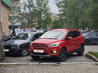 2017 Ford Kuga II Рестайлинг, красный, 2000000 рублей, вид 3