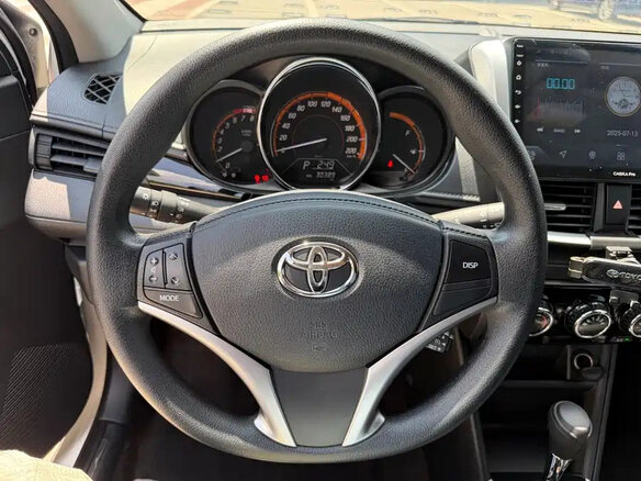 2023 Toyota Yaris XP150 Рестайлинг 2, белый, 1430177 рублей - вид 3