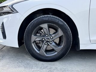 2021 Kia K5 III, белый, 1410000 рублей, вид 5