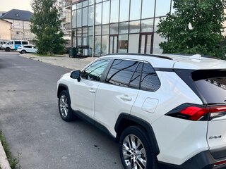 2020 Toyota RAV4 V (XA50), белый, 3400000 рублей, вид 4