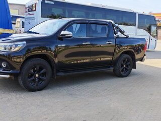 2016 Toyota Hilux VIII, чёрный, 2750000 рублей, вид 2