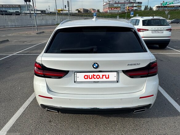 2020 BMW 5 серии 520i VII (G30/G31/G38) Рестайлинг, белый, 3950000 рублей - вид 4