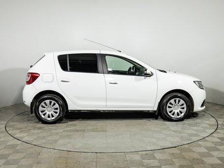 2017 Renault Sandero II, белый, 909700 рублей, вид 4