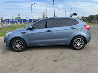 2013 Kia Rio 5-speed III, голубой, 980000 рублей, вид 4