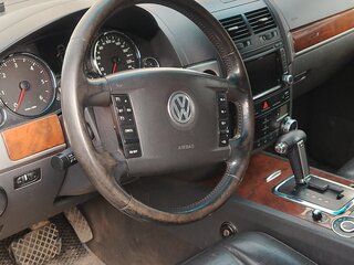 2008 Volkswagen Touareg I Рестайлинг, чёрный, 900000 рублей, вид 5