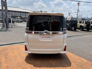 2019 Toyota Voxy III (R80) Рестайлинг, белый, 1800000 рублей, вид 4