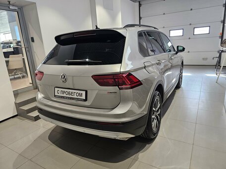 2019 Volkswagen Tiguan II, серебристый, 2499000 рублей, вид 4