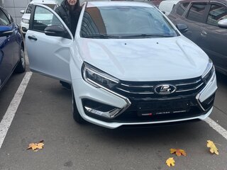 2025 Lada (ВАЗ) Vesta I Рестайлинг (NG), белый, 1390000 рублей, вид 3