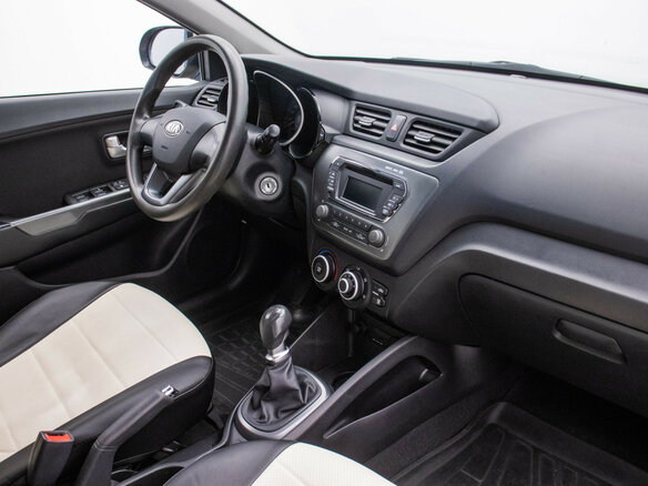 2013 Kia Rio 5-speed III, бежевый - вид 9
