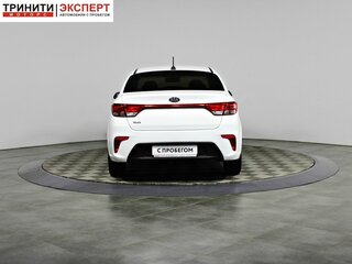 2018 Kia Rio IV, белый, 1337000 рублей, вид 5