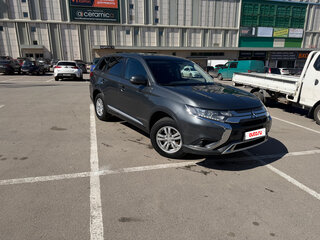 2019 Mitsubishi Outlander III Рестайлинг 3, серый, 2150000 рублей, вид 2