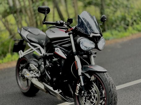 2018 Triumph Street Triple, серый, 850000 рублей, вид 1