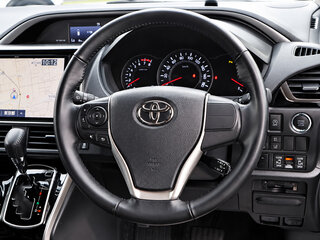 2021 Toyota Voxy III (R80) Рестайлинг, белый, 1750000 рублей, вид 5