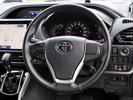 2021 Toyota Voxy III (R80) Рестайлинг, белый, 1750000 рублей, вид 5