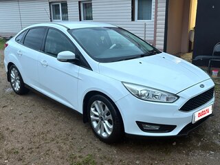 2016 Ford Focus III Рестайлинг, белый, 999999 рублей, вид 3