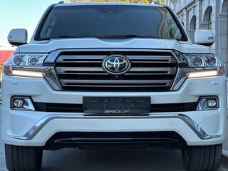 2016 Toyota Land Cruiser 200 Series Рестайлинг 2, белый, 6000000 рублей, вид 2