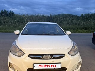 2013 Hyundai Solaris I, белый, 650000 рублей, вид 2